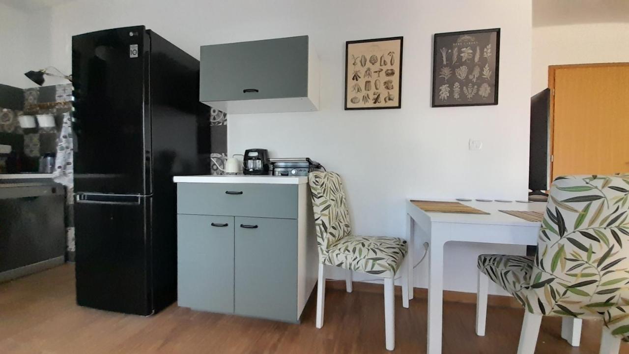 Apartments & Room Danijel Pinezici  Exterior photo