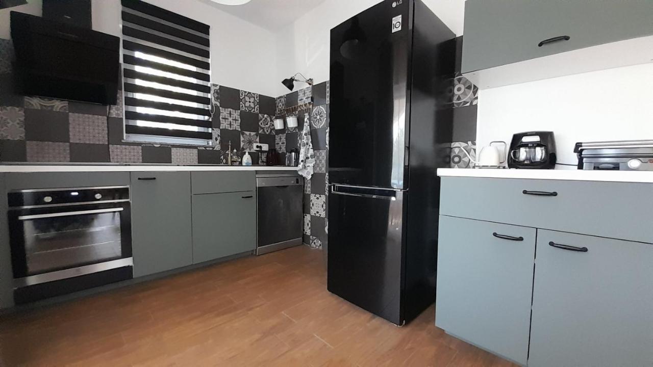 Apartments & Room Danijel Pinezici  Exterior photo